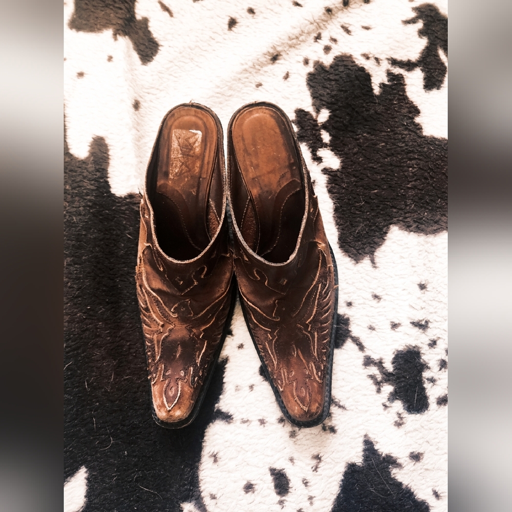 "MIA" WOMEN'S Y2K WESTERN SLIP ON BOOTS - BROWN